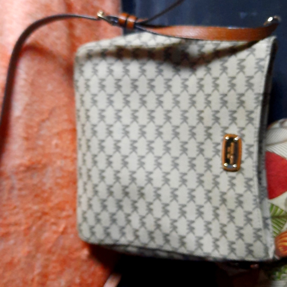 Michael Kors  pocket book